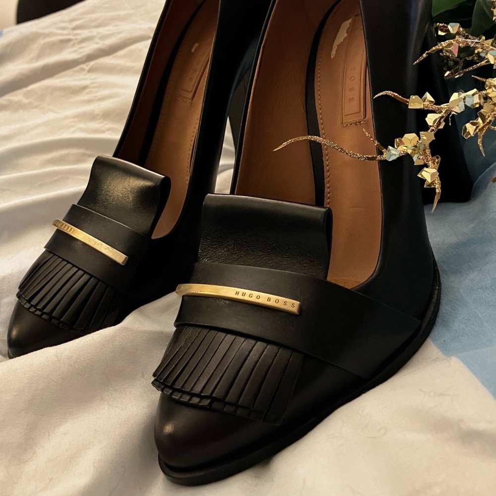 Hugo Boss Heels EUC!!